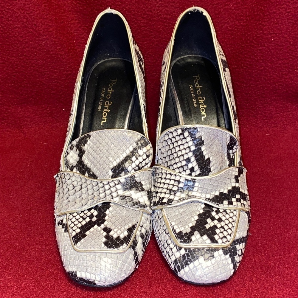 Pedro Anton ladies size 40 snake heels